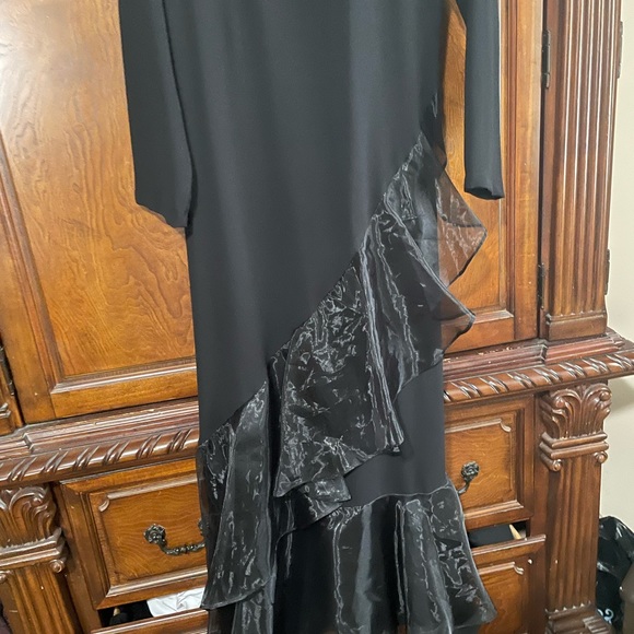 Dress - Picture 1 of 2